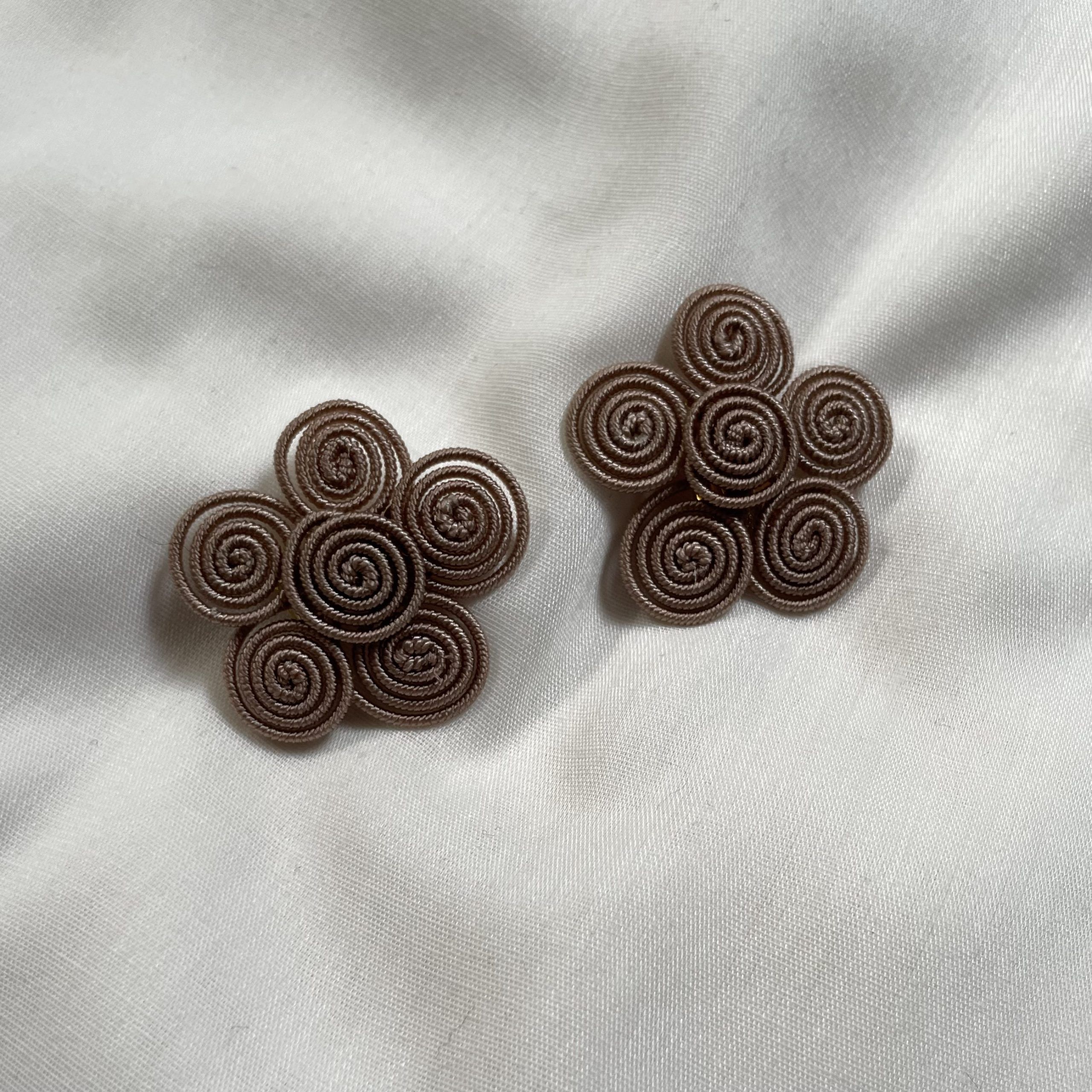 Pendientes flower party beige