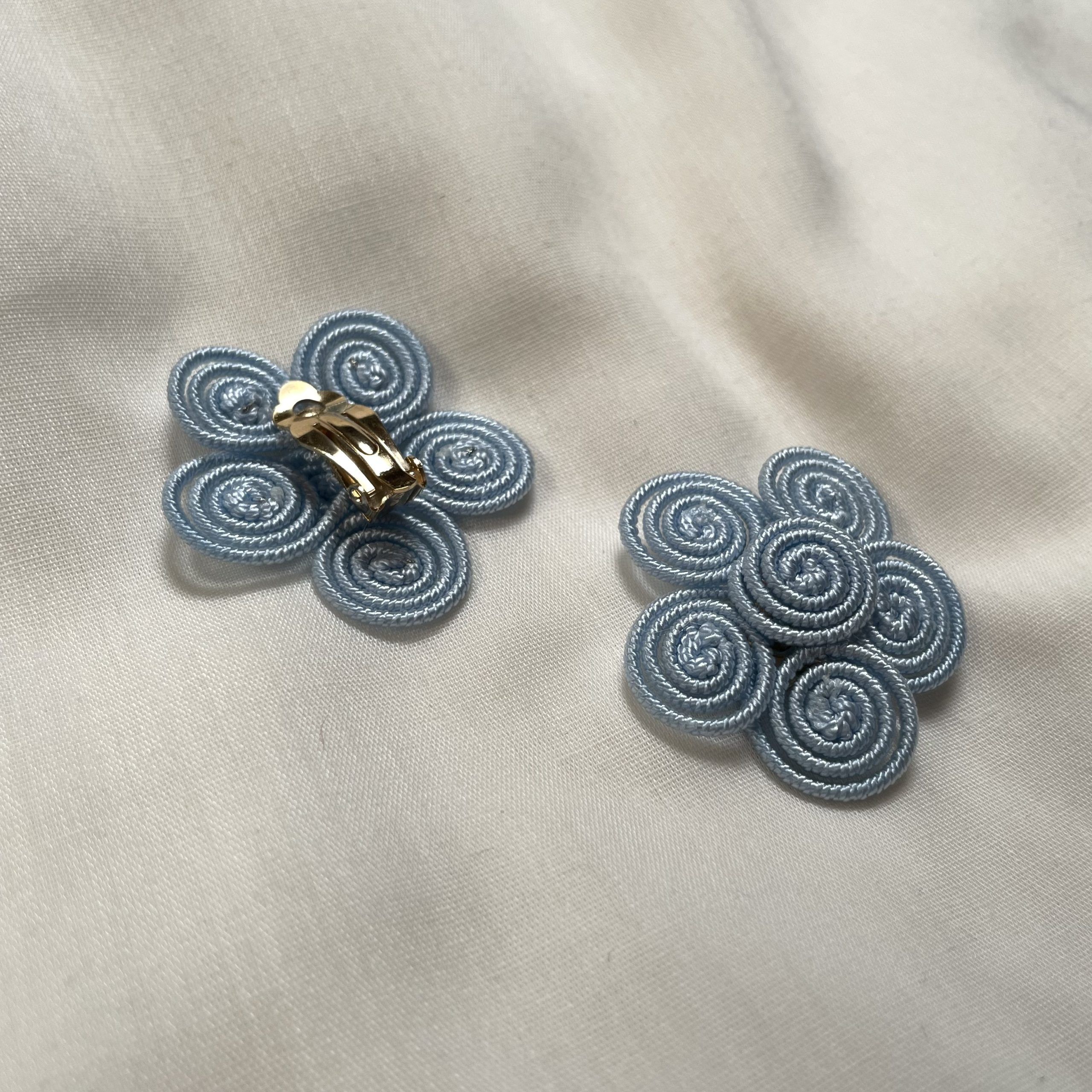 Pendientes flower party celeste - Imagen 2